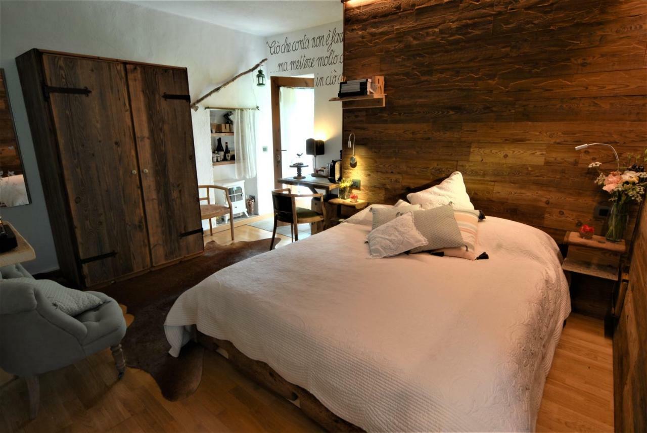 Grange Epiney Bed E Breakfast Bed & Breakfast ลาซัลเล ภายนอก รูปภาพ